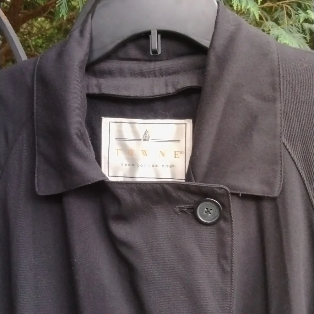 Vintage Towne LONDON FOG Trench Coat with zip out lining